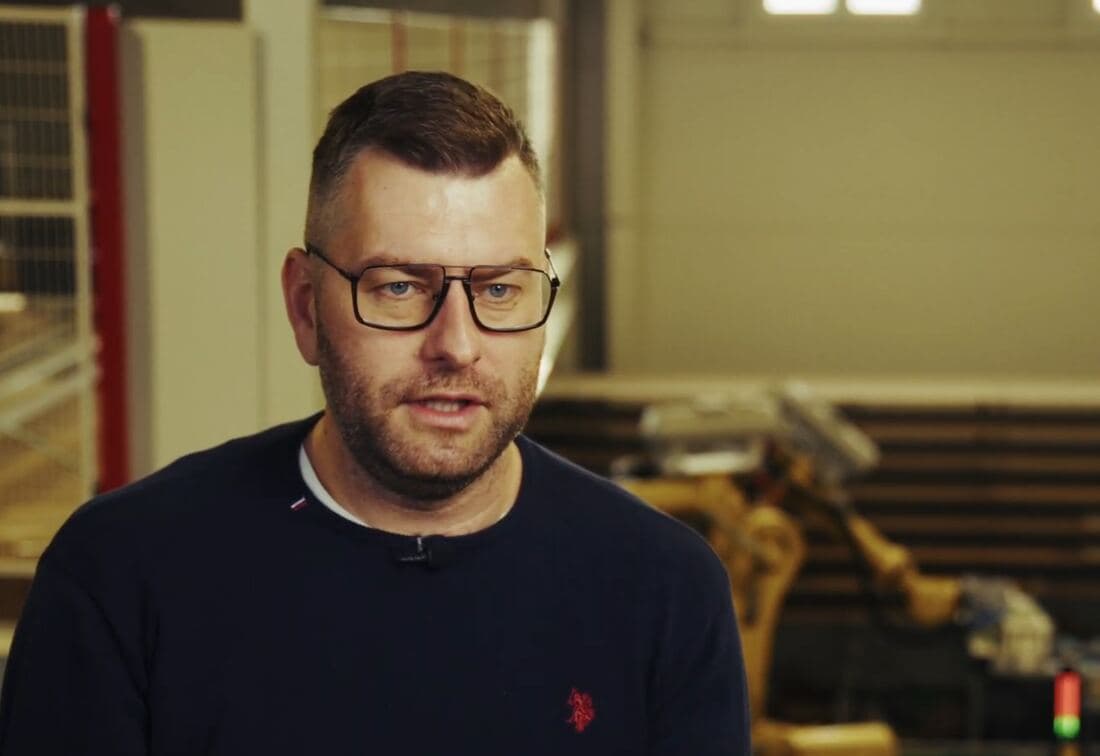Michal Faitl v dílně Moderní Truhlárny, záběr z natáčení kampaně